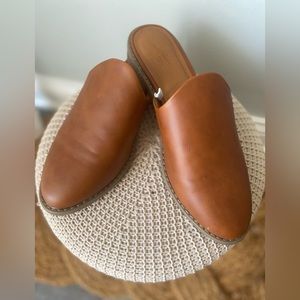 Universal threads mules
